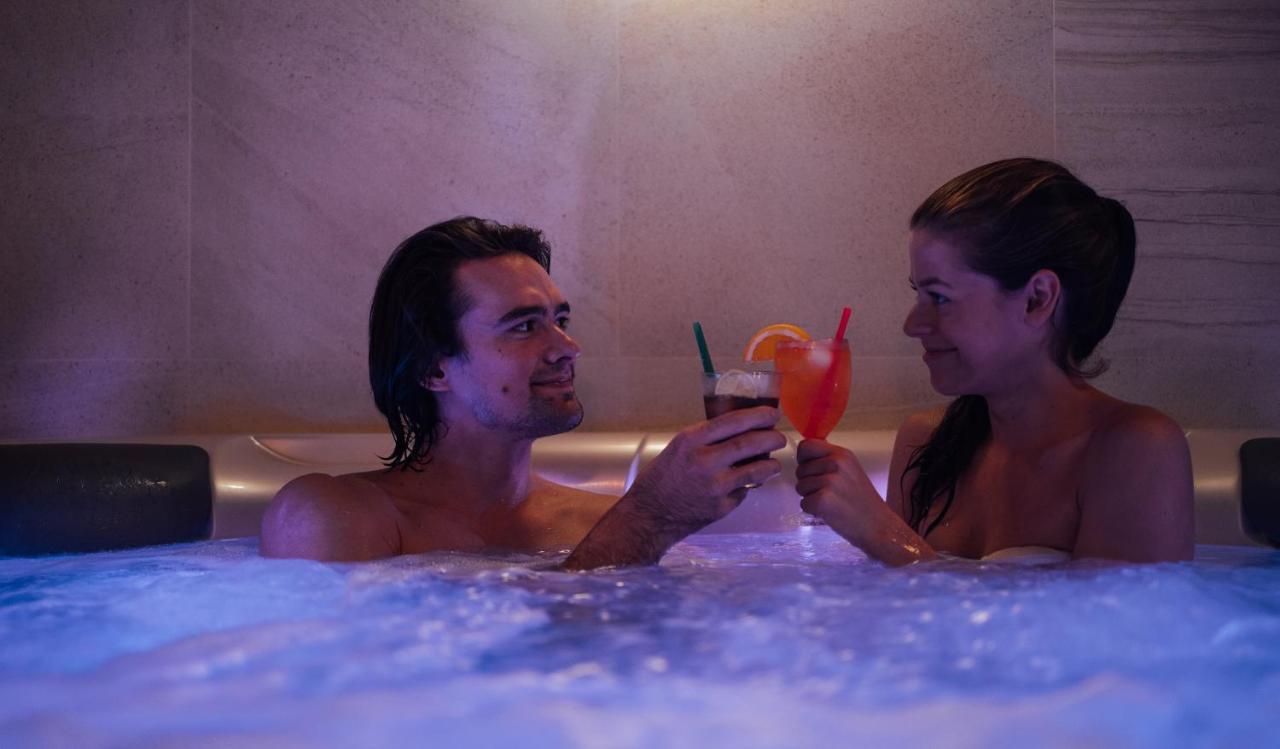 Romantiskt hotell Wellness Relax - Luxusni Prag